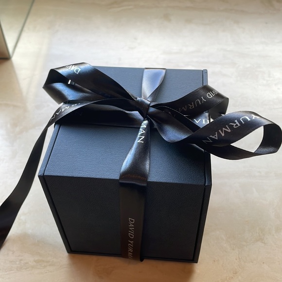 David Yurman Necklace Box with Bow - Picture 5 of 5
